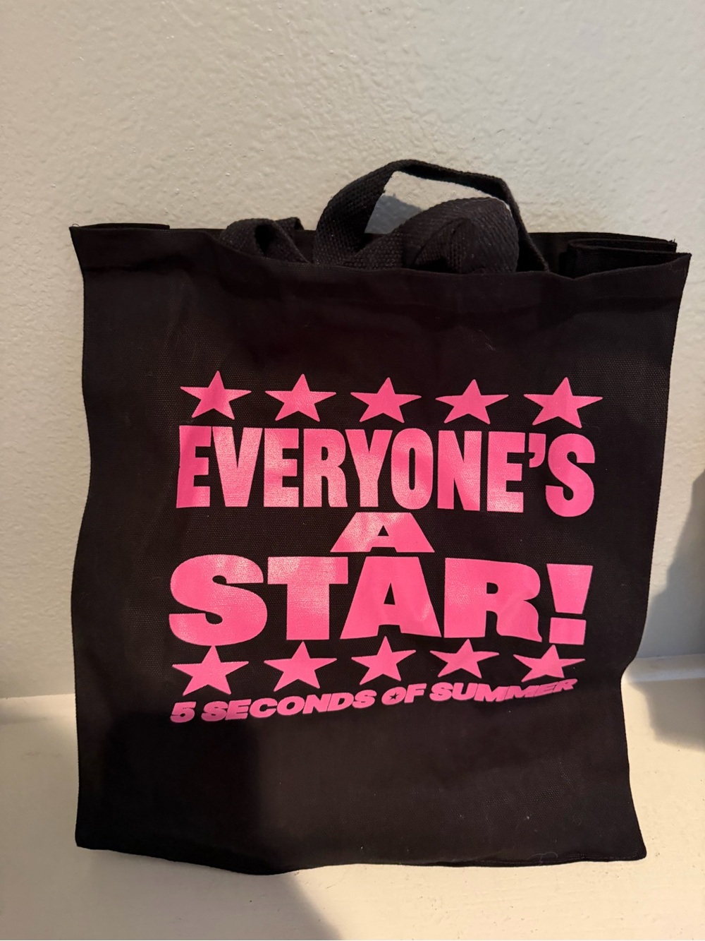 5 Seconds Of Summer VIP merch Black Tote Bag with Pink Star Print and Lanyard - Picture 2 of 4